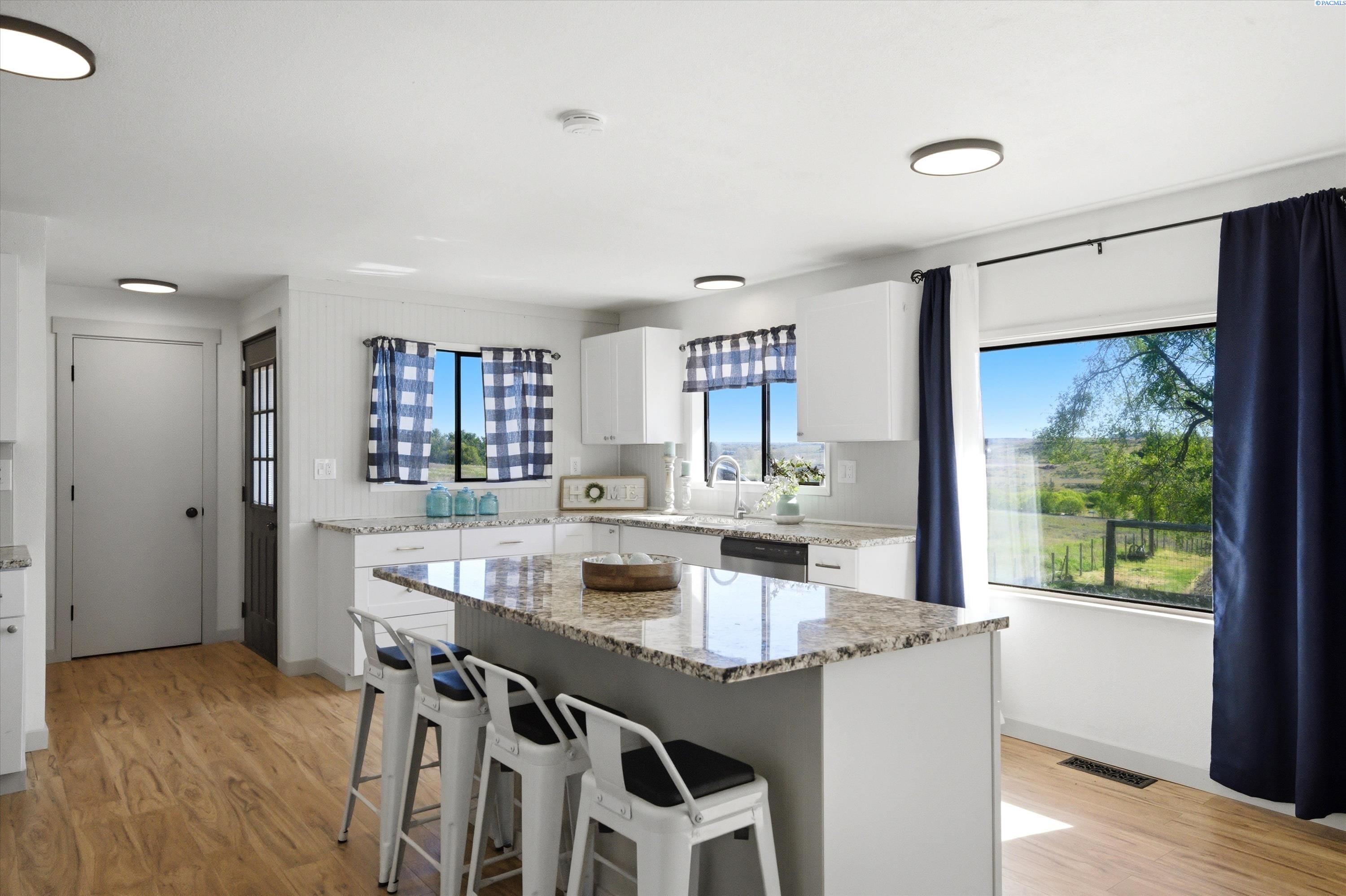 351 W Eltopia West