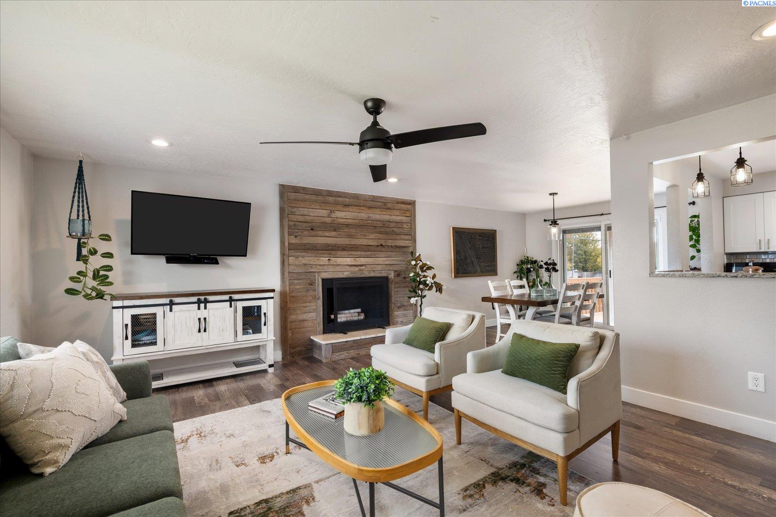 1503 W 37th Place