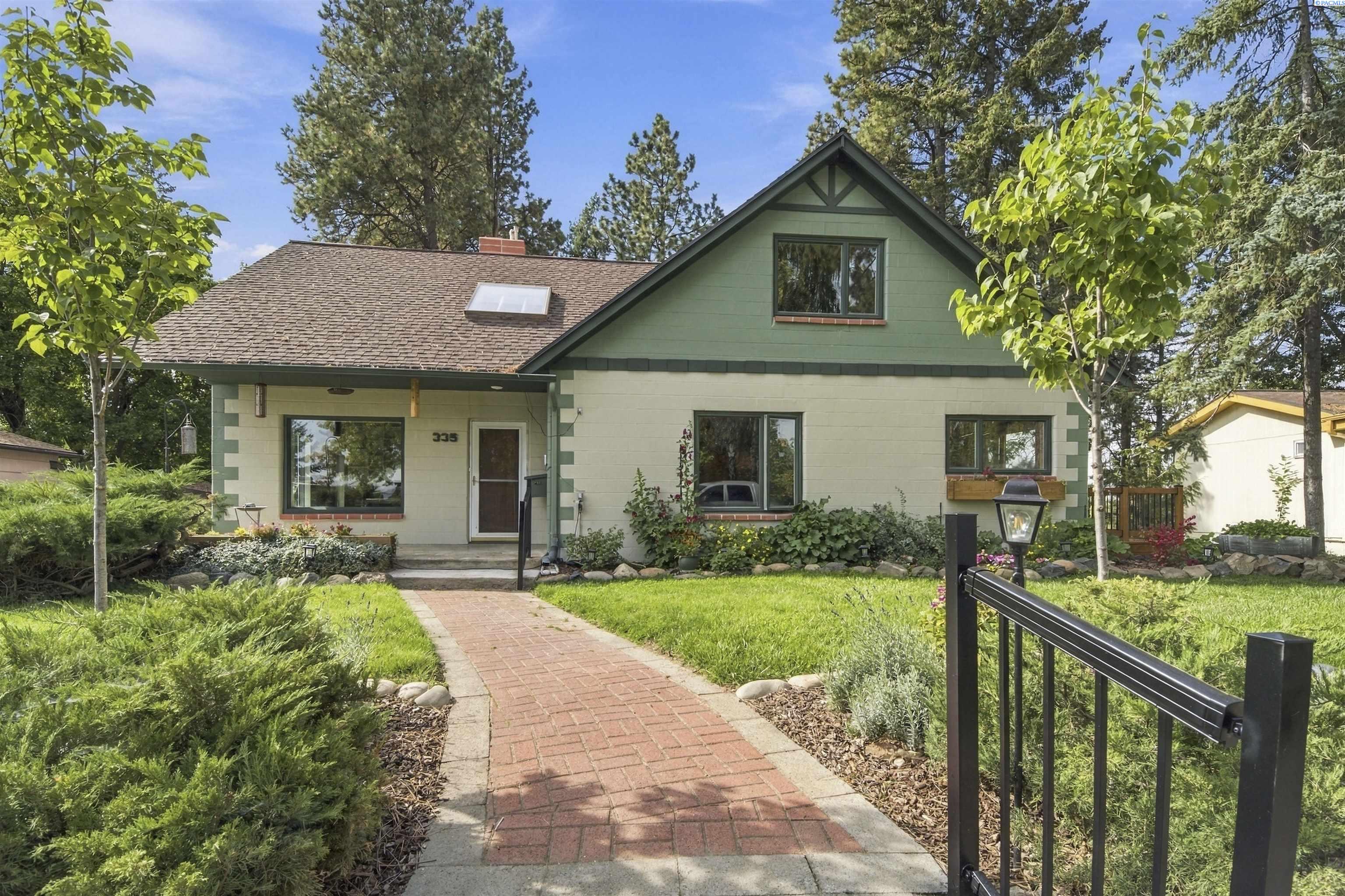 335 SW Skyline Dr