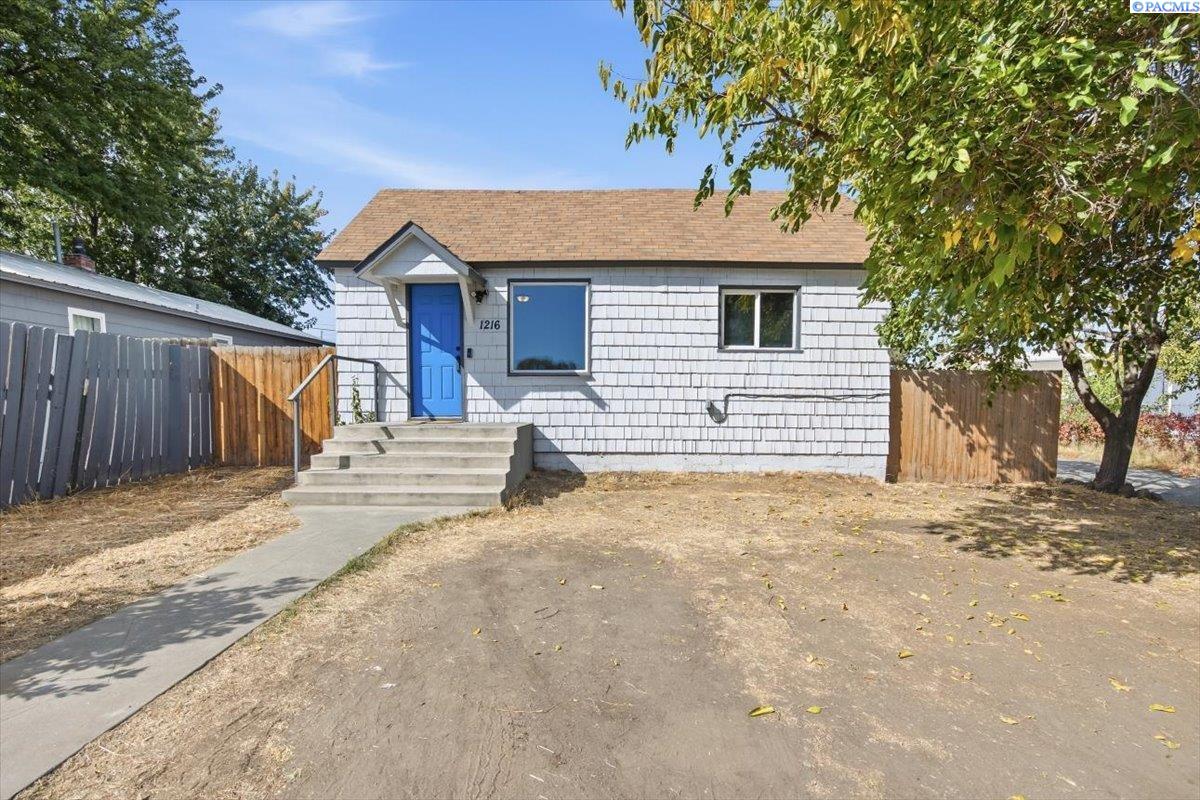 1216 S 3rd Ave