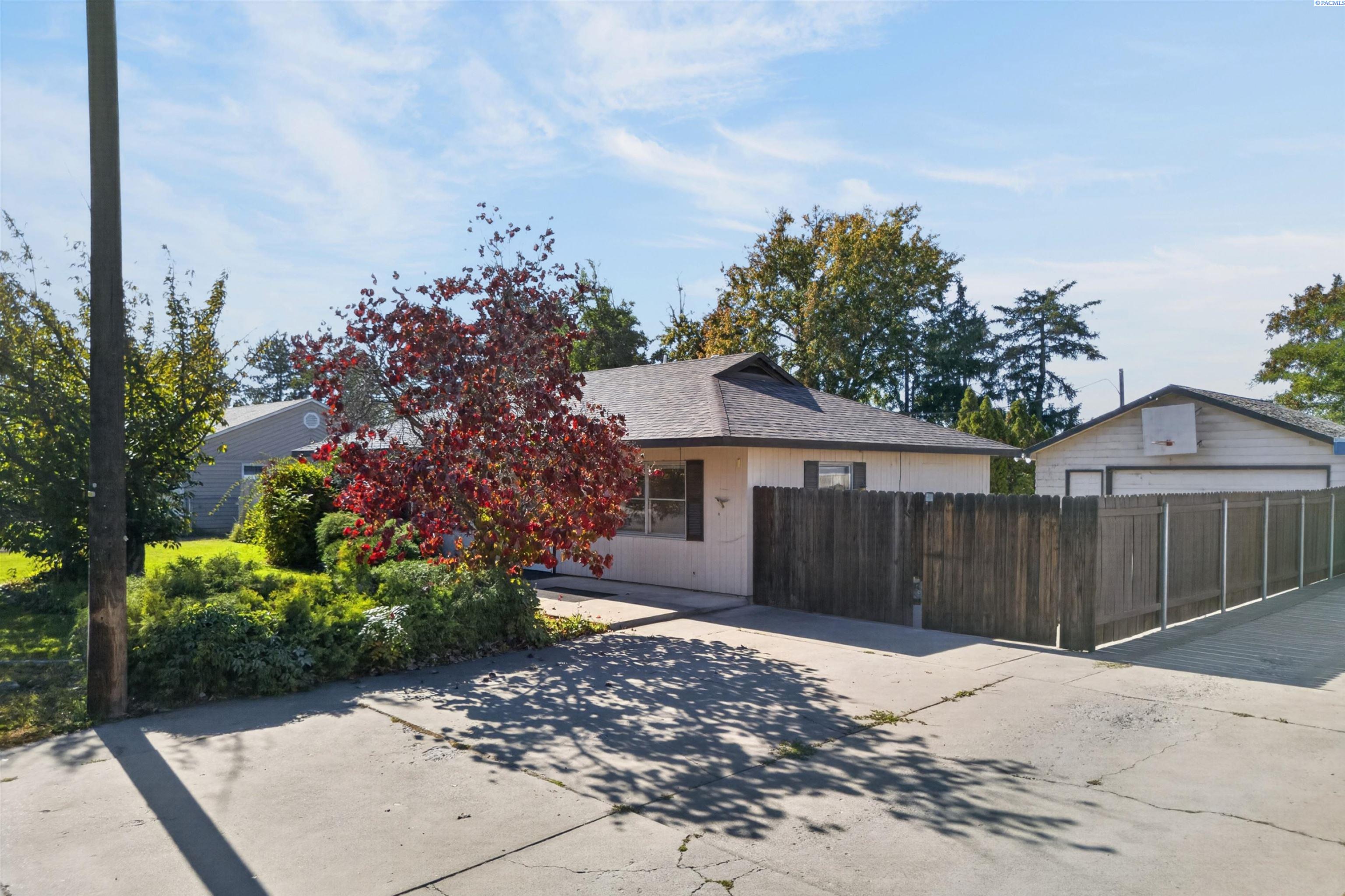 605 Cottonwood Dr.