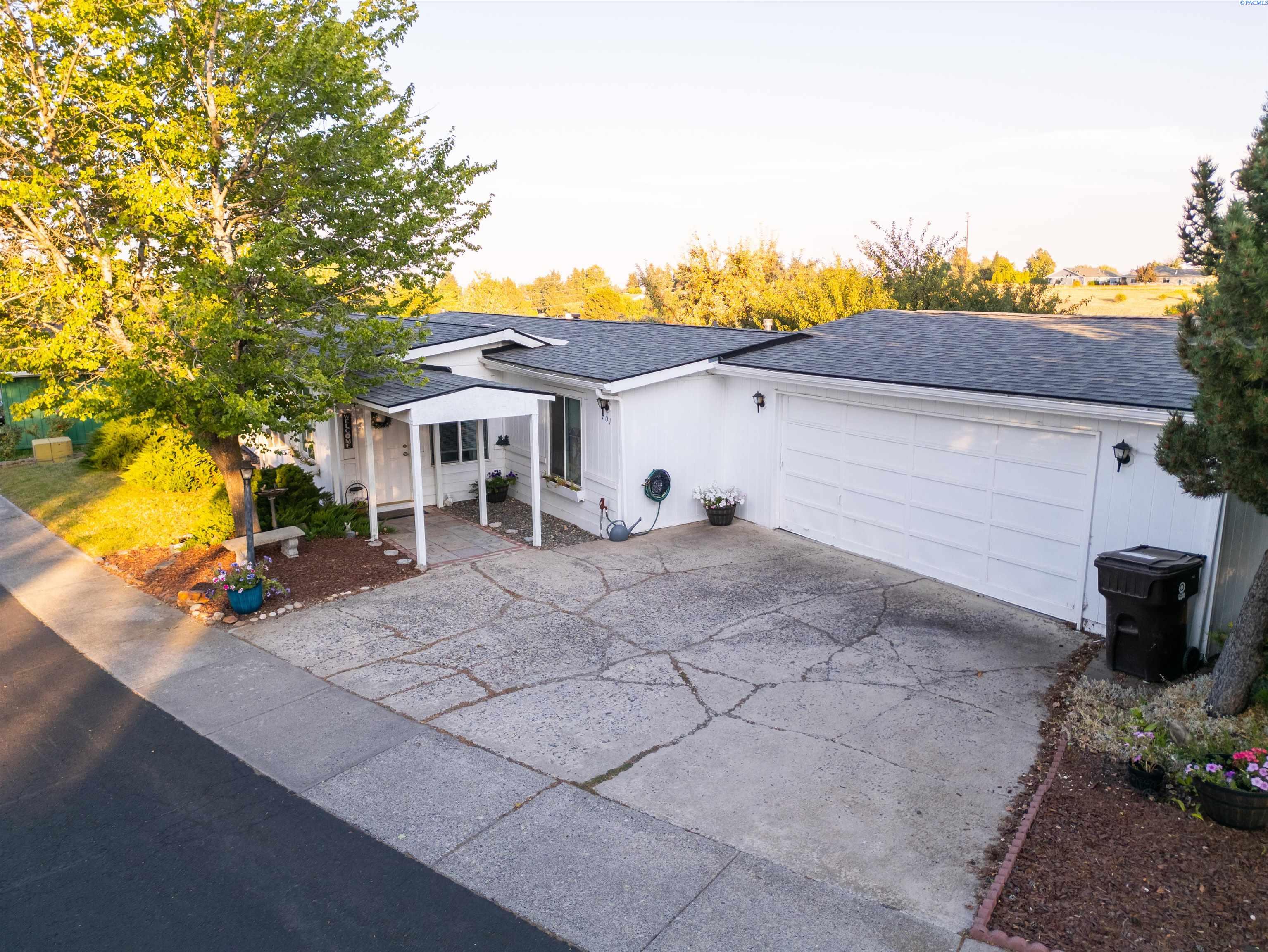 101 NW Lancer Ln