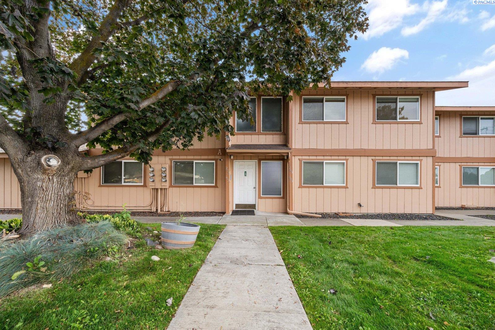 3121 W Hood Ave