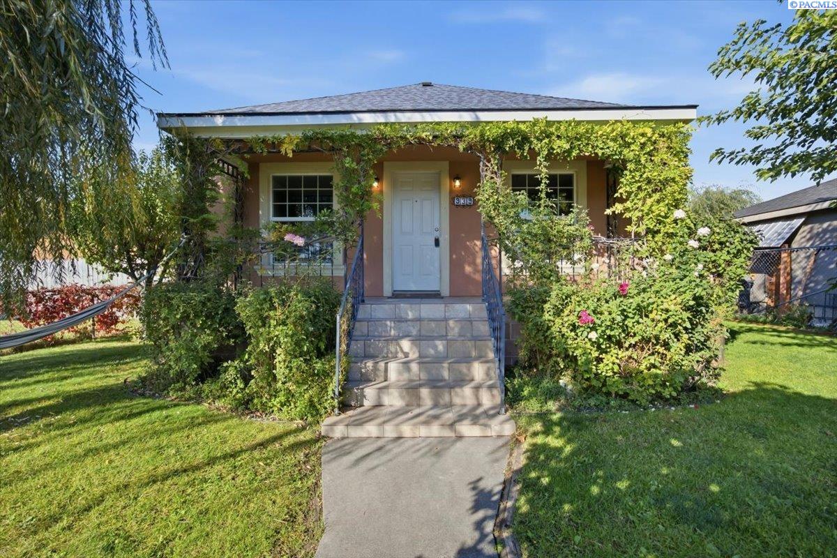 939 W agate