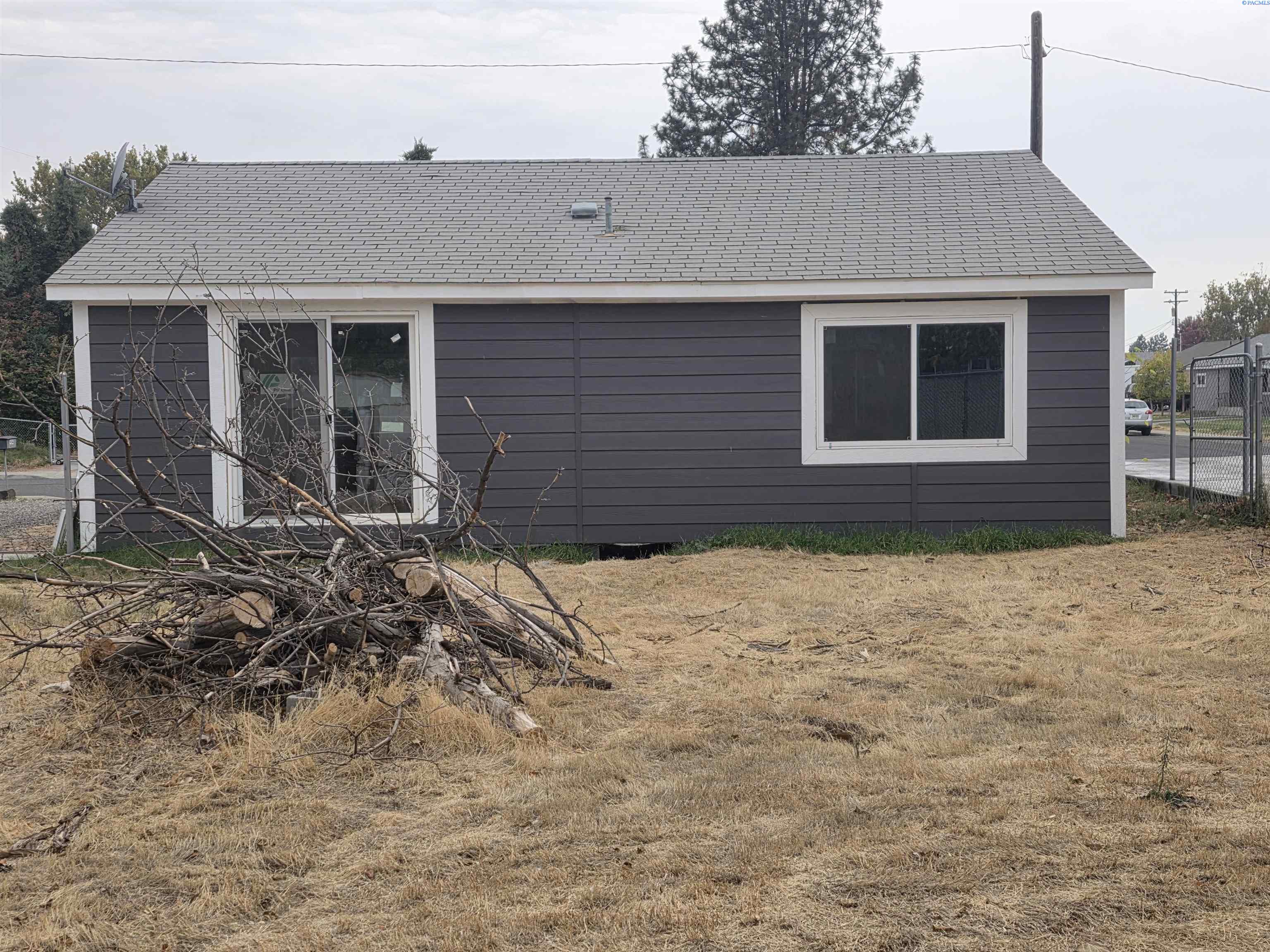 906 Snow Ave