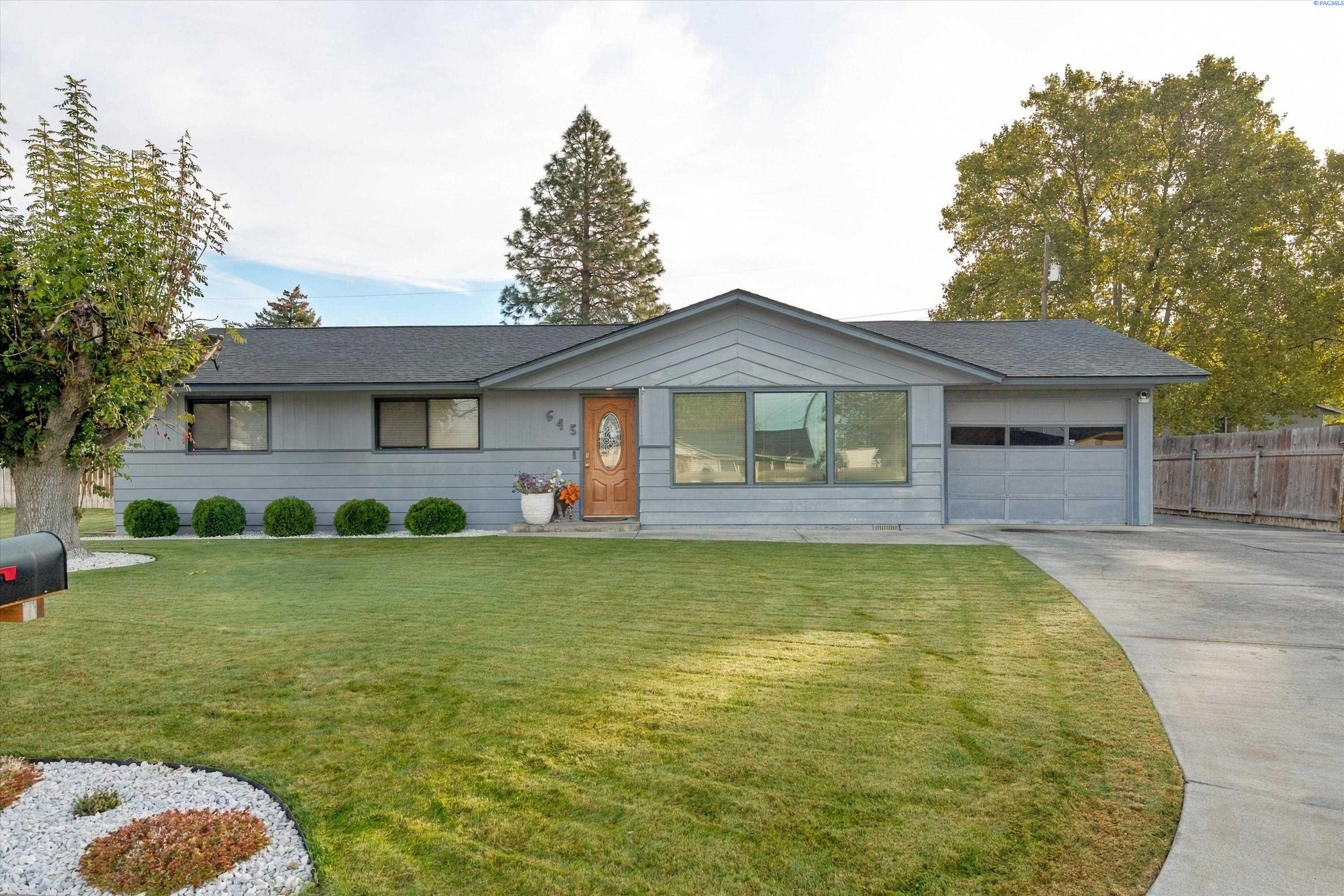 645 E Ash Pl
