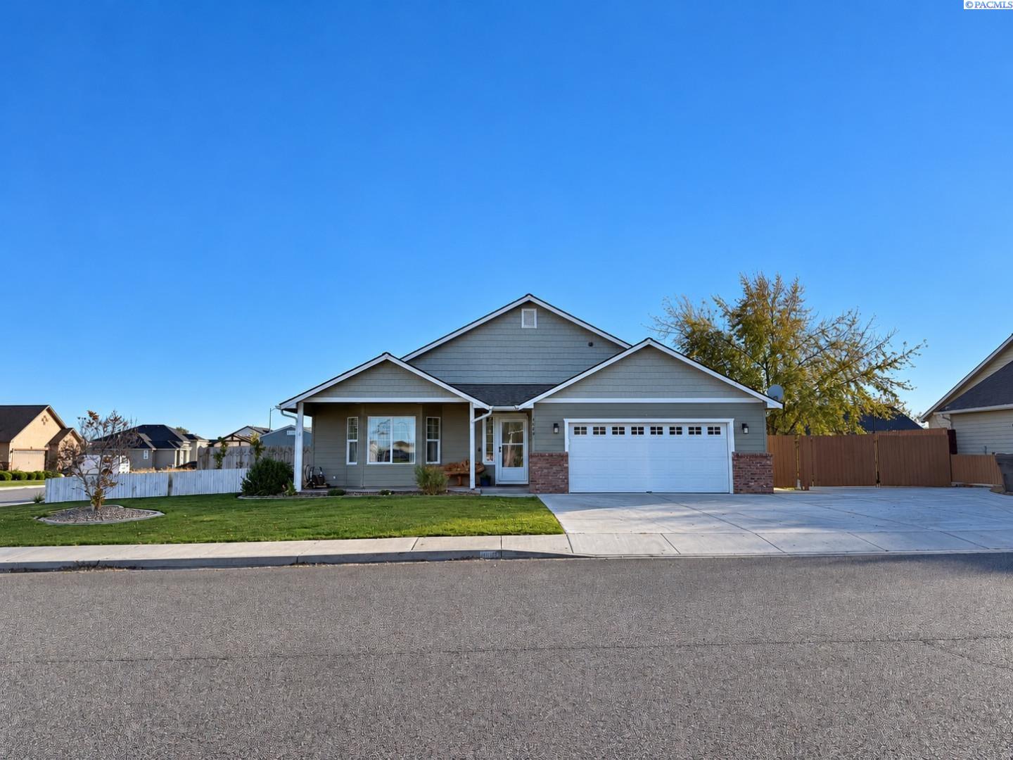 4004 Laredo DR
